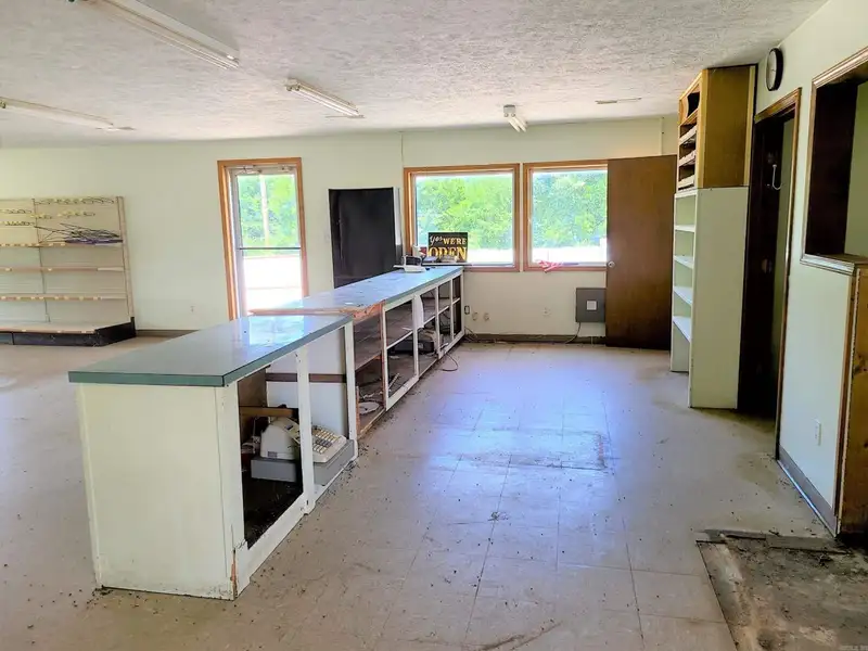 Commercial Property with Highway Frontage, Multiple Buildings, and 6 Acres in St. Joe
