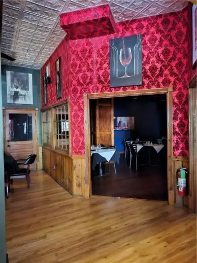 Historic Grand Central Hotel with 15 Suites and Restaurant in Eureka Springs, Ar