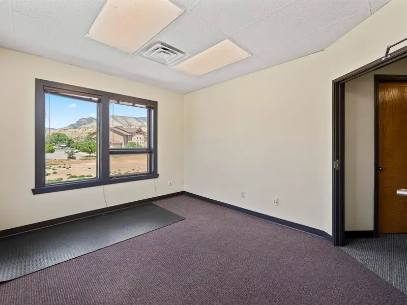 Two-story Commercial Investment Property in Downtown Parachute with 6%+ Cap Rate