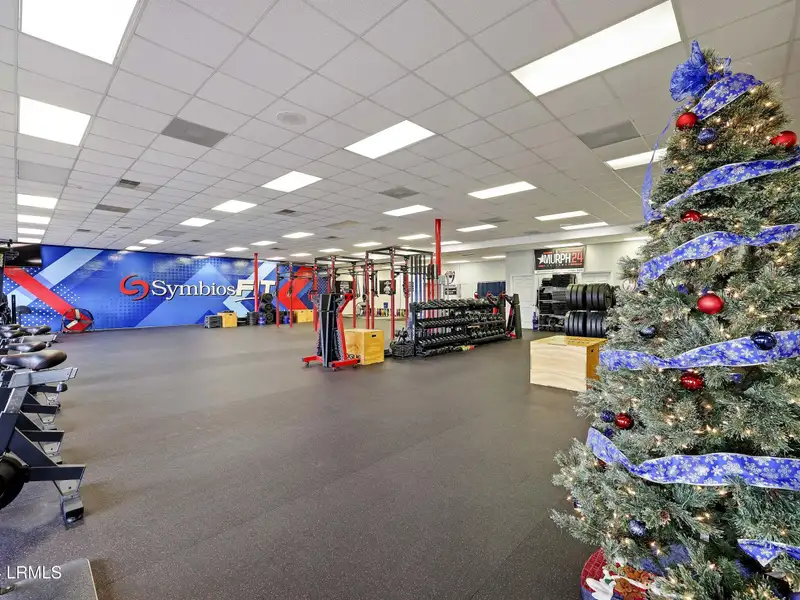 5,000 Sq Ft Retail Sublease in Port Royal Plaza, High Visibility Location