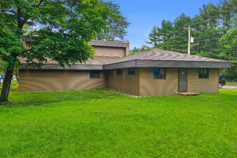 Standalone 3,300 Sf Commercial Building in Stanley Street Medical Arts Plaza, Stevens Point