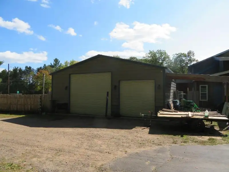 Turnkey Bar/restaurant with 2-bedroom Apartment and Development Potential in Northwoods