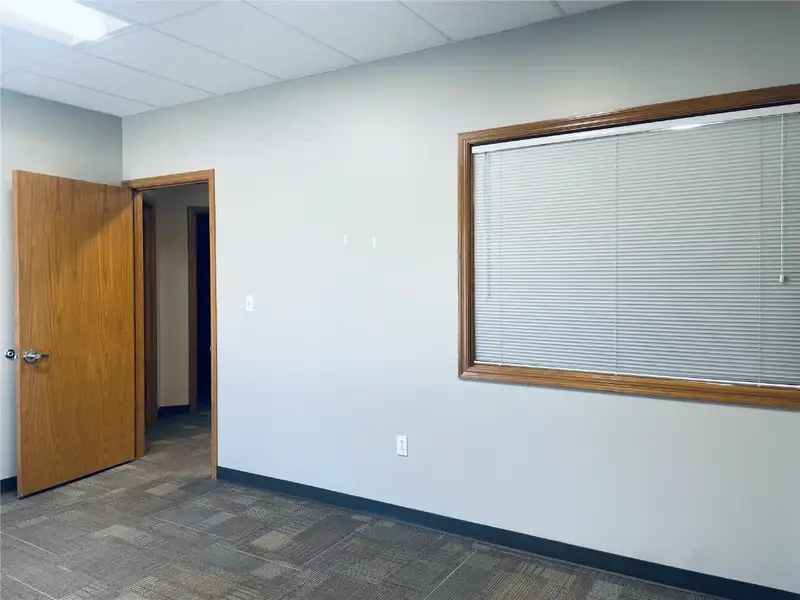 Office Space for Lease in Hiawatha, 1,815 Rsf, Near I-380 Exit