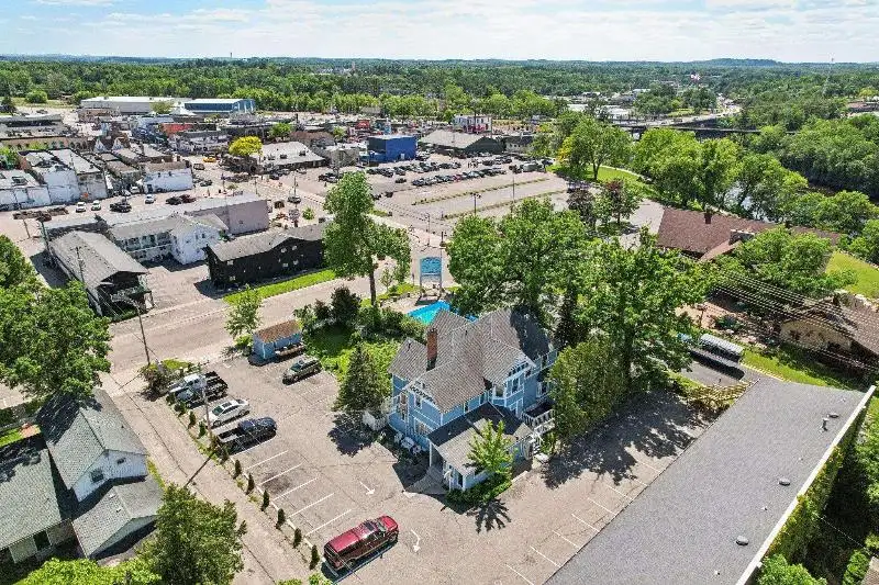Historic Inn with Guest Suites and Motel Units in Wisconsin Dells