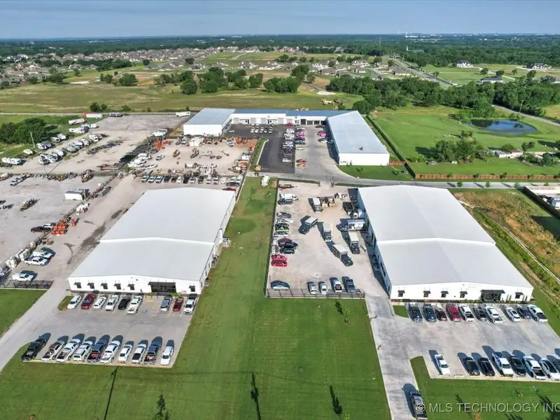 62,800 Sq Ft Insulated Industrial Building with Flexible Units in Prime Location