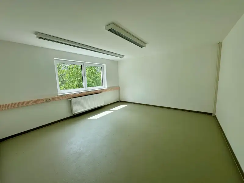 Versatile Commercial Property with Hall and Office Space in Luckenwalde's Industrial Estate