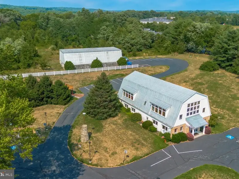 Multi-building Investment on 7 Acres: Barn, Farmhouse, and Warehouse with Rental Income