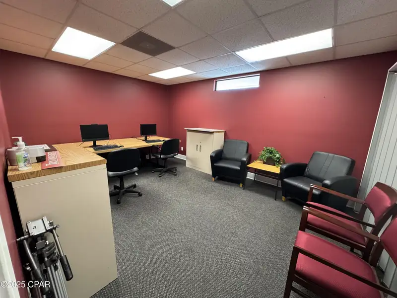 Commercial Office Building for Lease in Central Panama City, Ideal for Charter School or Medical Use