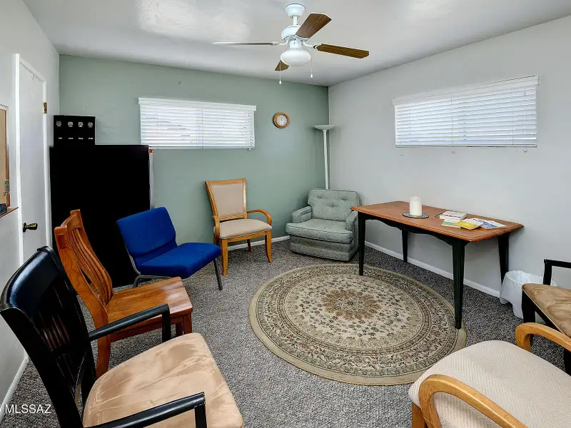 Prime Office Space in Central Tucson with High Visibility and Convenient Amenities