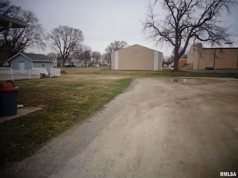 Established Eatery for Sale Near Pekin with Covered Patio and Equipment Included
