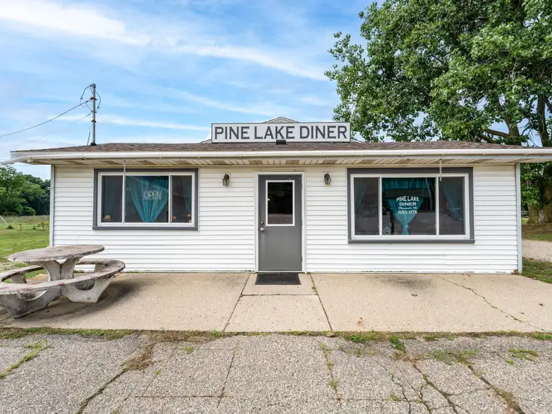 Cozy Diner with Pole Barn on 3 Acres Across from Pine Lake