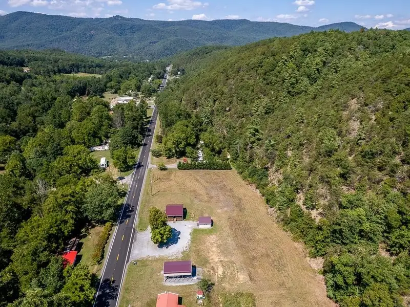 Versatile Commercial Property with Salon, Office Space, and Residential Potential Near Brandywine Lake