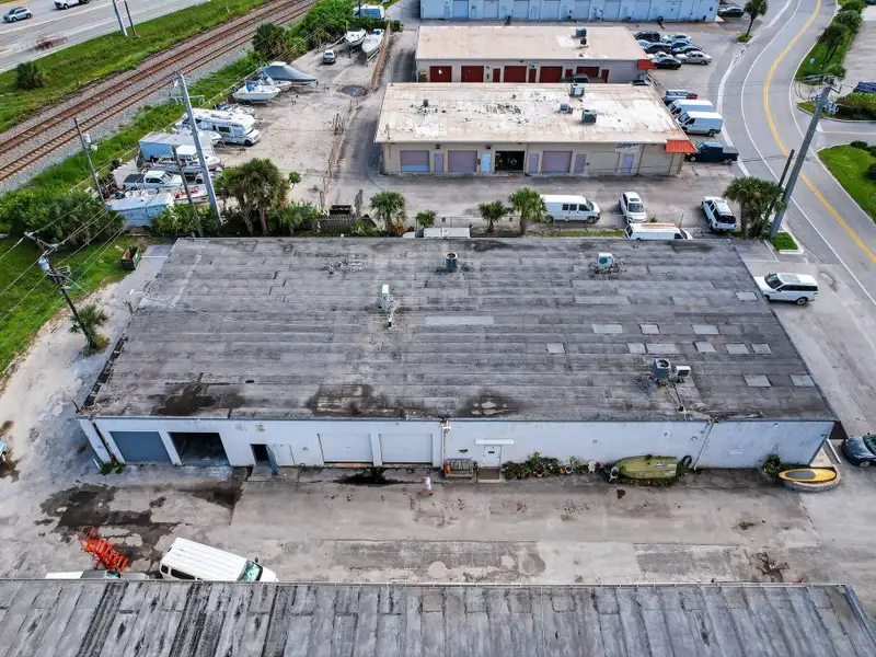 Versatile 2,700 Sf Flex/industrial Condo Units in Jupiter's Industrial Corridor