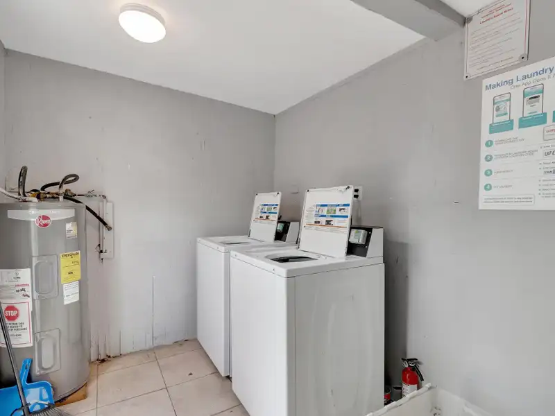 Well-maintained 6-unit Multifamily Property in South Florida with Value-add Potential