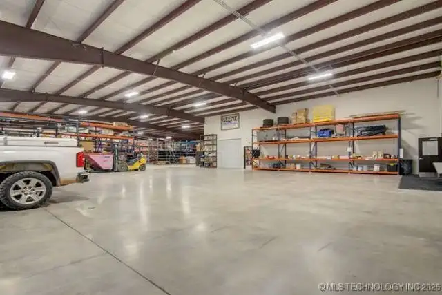 Modern Office/warehouse for Lease in Commercial General Zone - 22,080 Sf Total Space