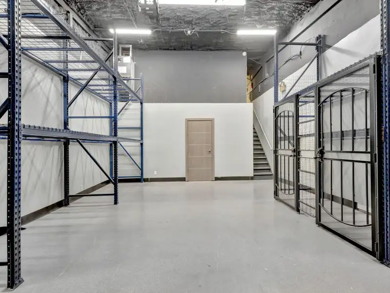 End-cap Warehouse with Offices in Central Jupiter, Move-in Ready