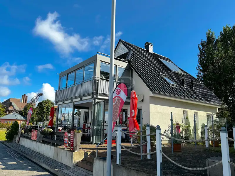 Mixed-use Property with Snack Bar and Apartment on Peenemünde Harbor Promenade