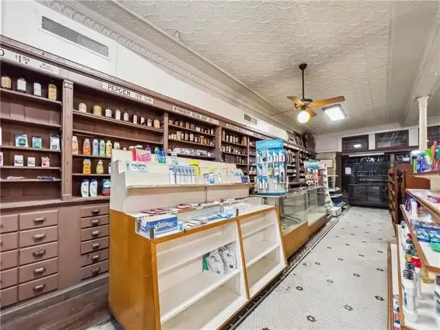 Versatile Mixed-use Property in Prime French Quarter Location