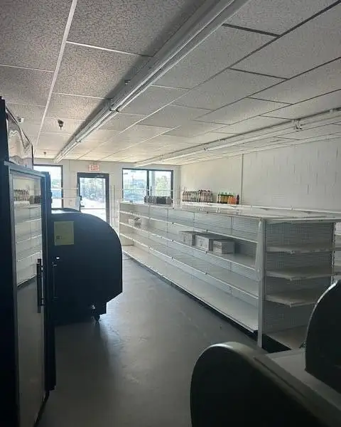 1,000 Sq. Ft. Retail Space for Lease in Blue Springs Plaza with Kitchen Area