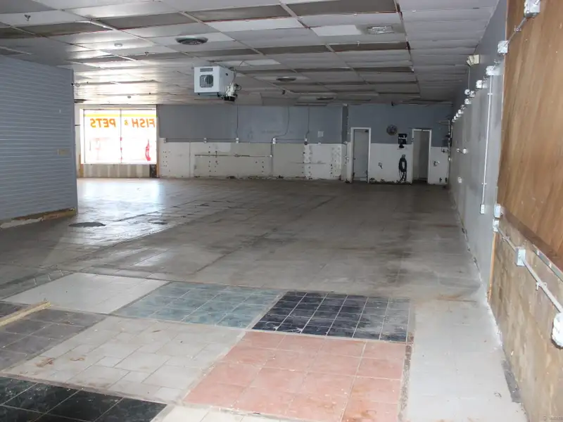 Retail or Professional Office Space for Lease Near Yale University and Rt15, 3400 Sf