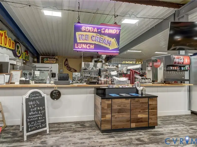 Renovated Commercial Building with 3 Businesses in Prime Montross Location