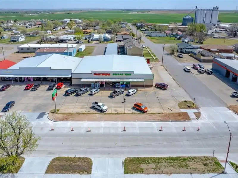 Nnn Lease Commercial Property with Family Dollar Tenant in Hinton, Ok