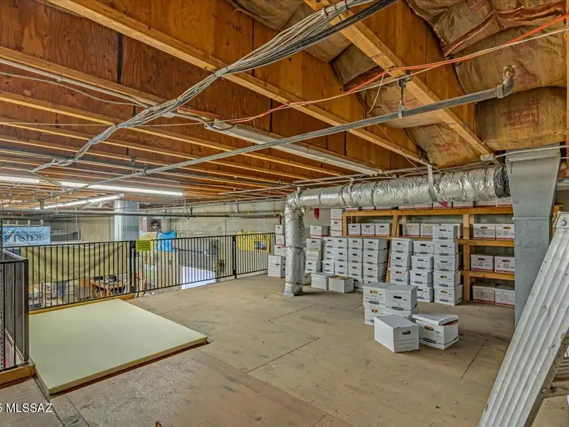 Versatile Commercial Warehouse with High Ceilings and Ample Parking in Prime Location