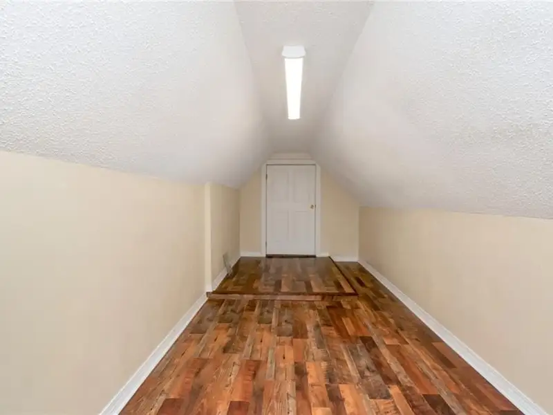 Mixed-use Property in Downtown Mobile with High Ceilings and Fenced Yard