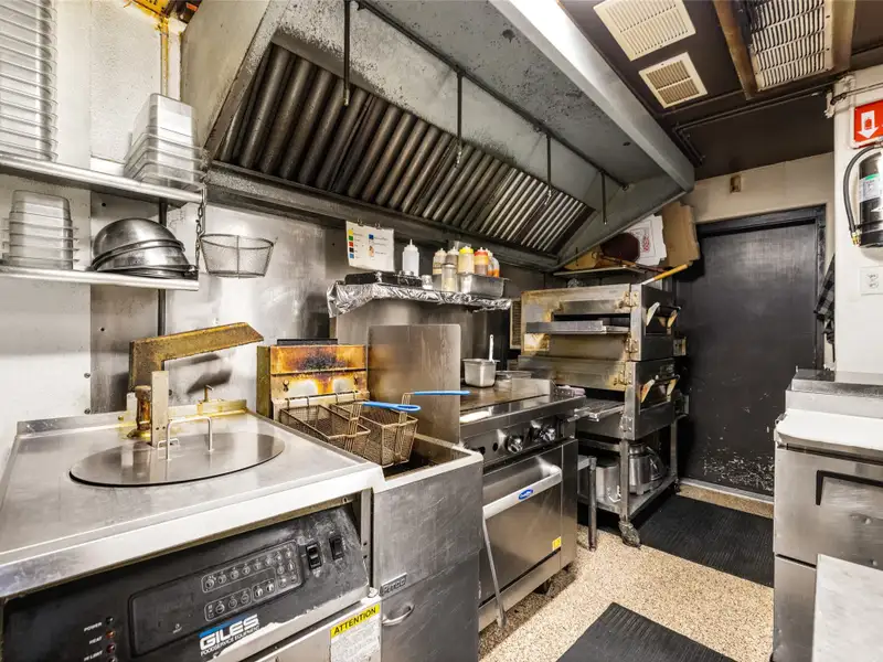 Historic Del's Bar & Grill: Profitable Lakeside Business in Somers, Mt with Liquor License