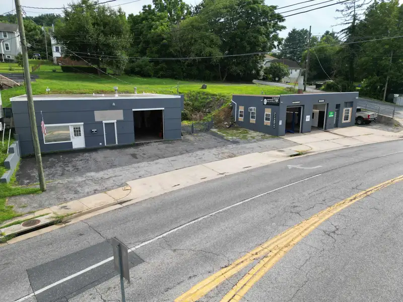 Turnkey Tire Business for Lease with Fully Equipped Office and Three Bays