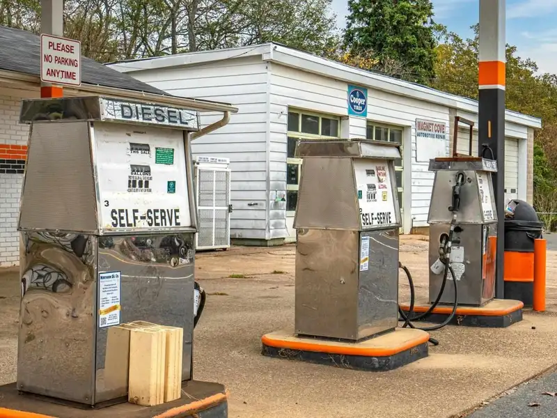 Commercial Property with Highway Frontage, Former Gas Station and Grocery in Magnet Cove