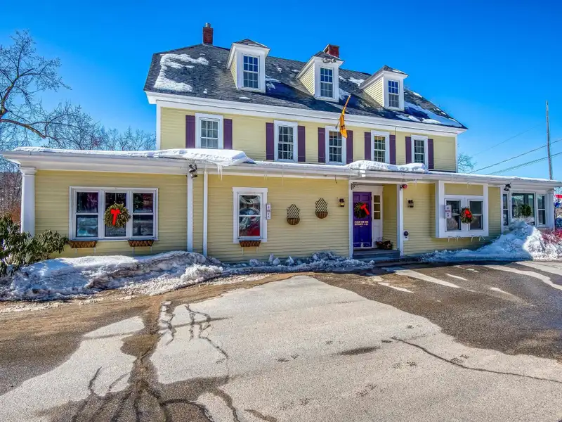 Multi-use Property with Restaurant, Brewery, and Guest Rooms Near Mt. Washington