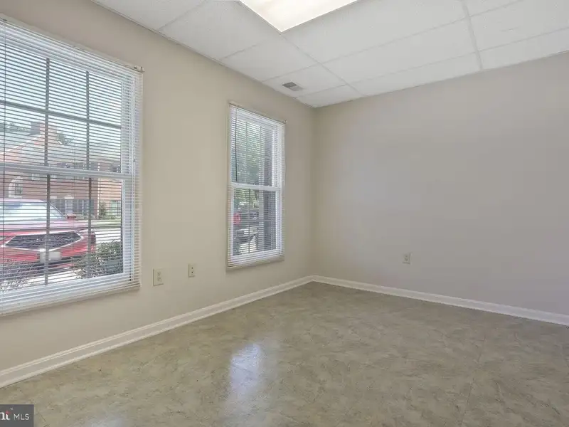 First-floor Commercial Office Suite in Desirable Ellicott City Location