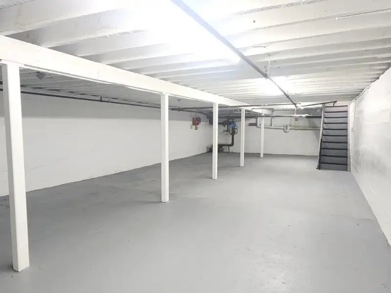 Retail Space for Lease - 1,400 Sq. Ft. with Basement in Prime Location