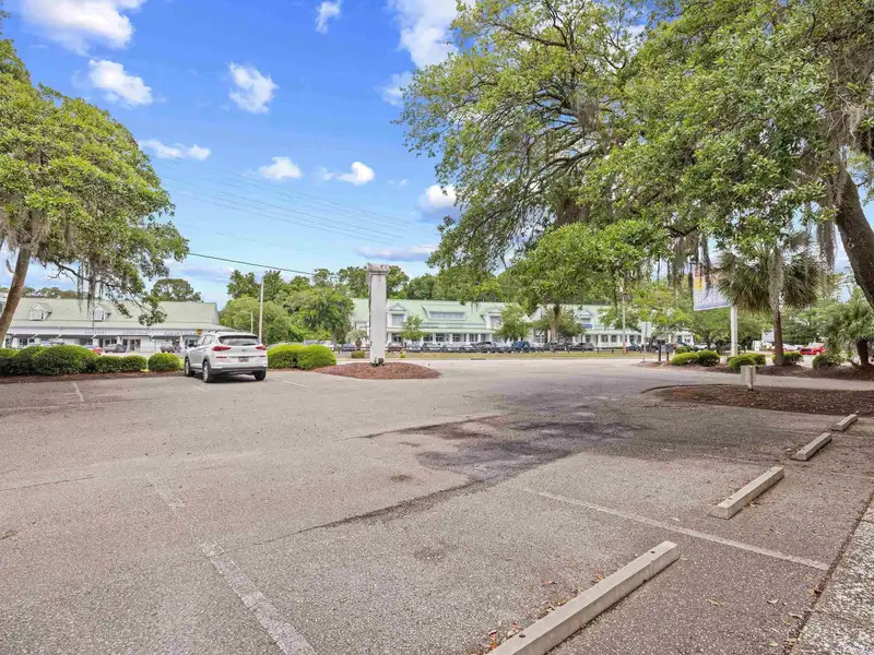 Centrally Located 3761 Sq Ft Office Space in Pawleys Island with Ample Parking