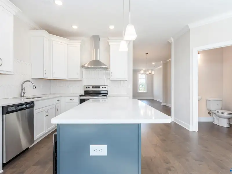 Live/work Townhome with Flex Space, 2 Primary Suites, and 2-car Garage in Prime Location