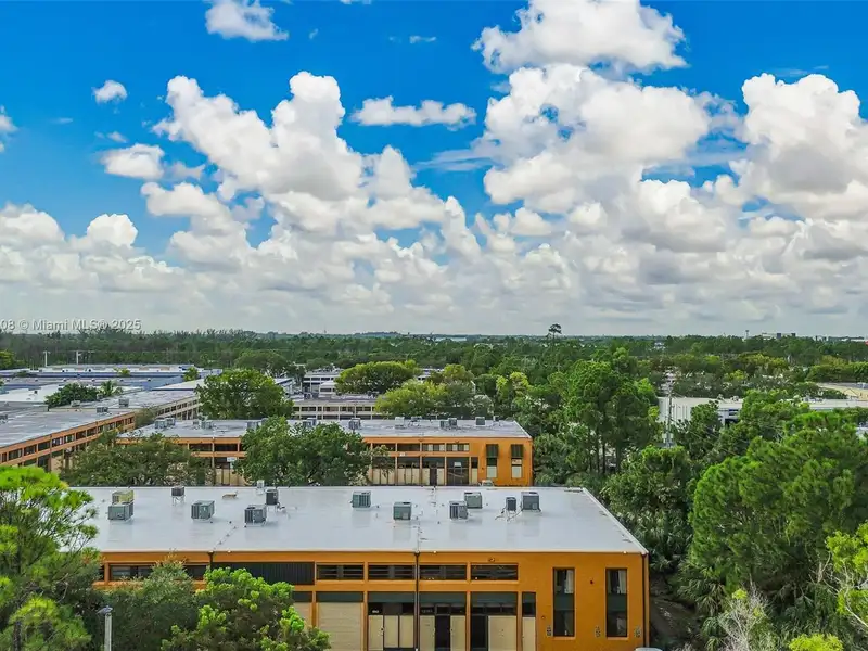 Office Warehouse with Dedicated Space in Kendall Park Commercial Area