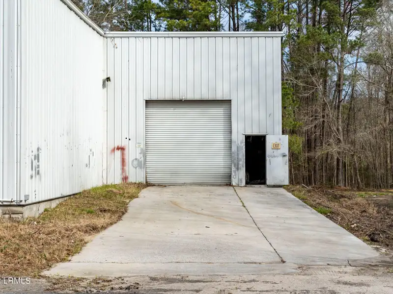 Two Warehouse Spaces for Lease in Ridgeland Near I-95 and Downtown