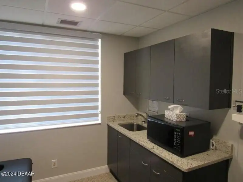 Renovated Medical Suite in Granada Oaks Building, Ormond Beach - 1632 Sf Turnkey Opportunity
