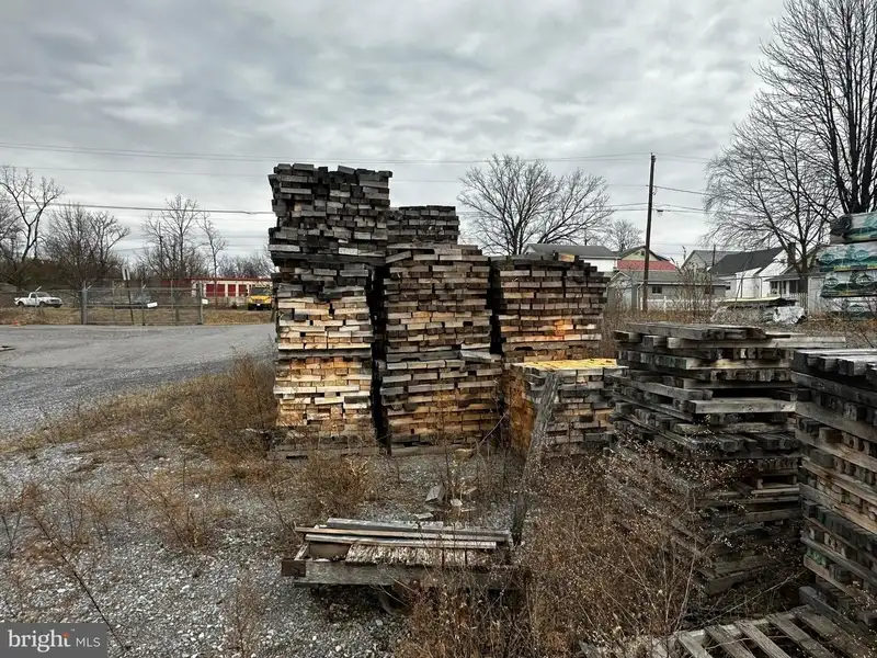 Historic Commercial Building on 2.4 Acres Near C&o Canal, Ideal for Restaurant or Brewery