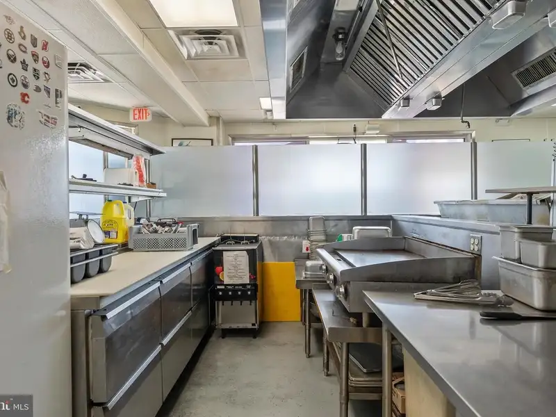 Turnkey Restaurant with Outdoor Dining and Apartment in Wildwood Crest Business District