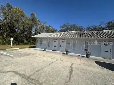 End Unit Office Space for Lease in New Port Richey - 850 Sq Ft, Multiple Offices