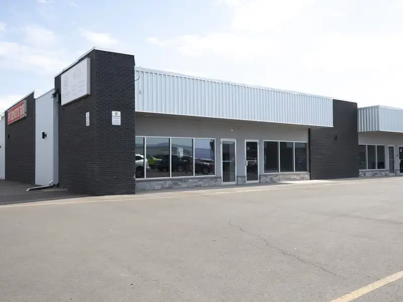 Fully Renovated Retail Center on High-traffic North Avenue with 4,000 S/f Unit Available