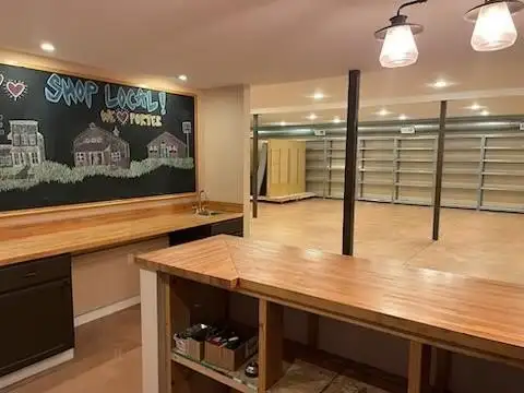 Commercial Retail and Drive-thru Warehouse Space in Prime Location, 10,000+ Sqft Total