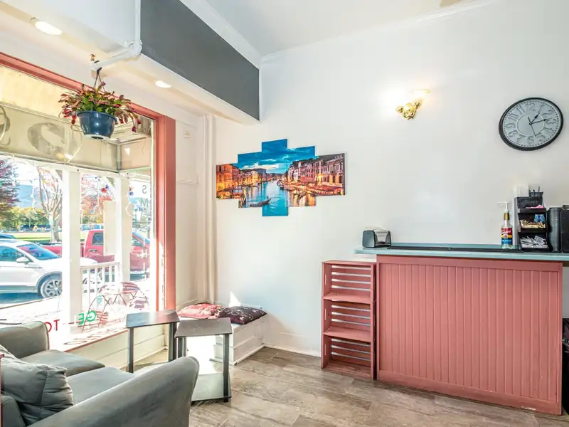 Established Coffee and Sweet Shop in Prime North Conway Village Location
