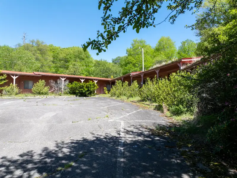 Investment Opportunity: 15-unit Motel in Blue Ridge Mountains Near Gatlinburg and Pigeon Forge