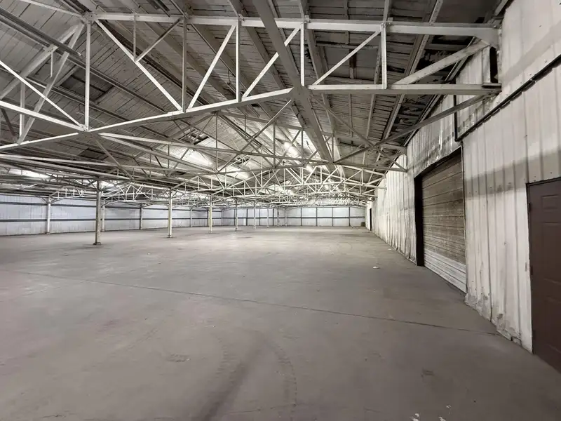 Versatile 150,000 Sq. Ft. Warehouse with Dock Access and Greenhouses in London, Ky