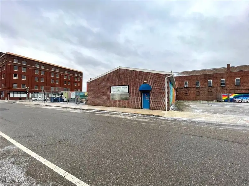 Mixed-use Building in Downtown Canton: Retail, Offices, Warehouse, Apartment