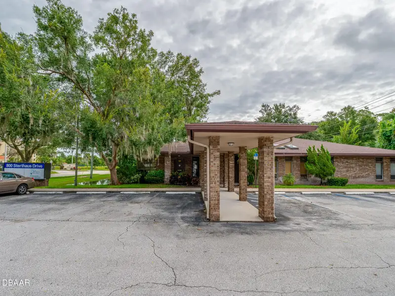 Upgraded 2112 S.f. Medical Office Space in Ormond Beach, Near Granada Blvd.