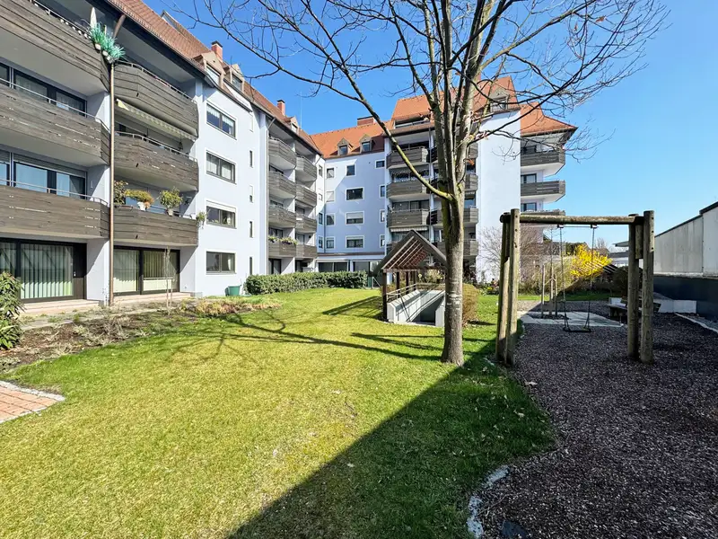 Versatile 350 M² Commercial Unit in Central Landshut with Parking and Garden